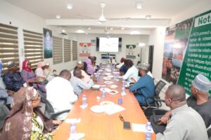 Le Fonds de Solidarité pour la Sauvegarde de la Patrie (FSSP) échange avec le Réseau des Chambres d’Agriculture du Niger (RECA) pour renforcer la mobilisation citoyenne. Une rencontre territoriale qui valorise les acteurs ruraux et consolide la souveraineté alimentaire et sanitaire du pays.