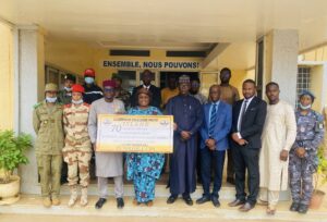 Le Niger honore la mémoire de ses soldats tombés au combat en offrant 70 bourses d'études aux orphelins des Forces de Défense et de Sécurité, un geste fort qui transforme le deuil en espoir et investit dans l'avenir de la nation.