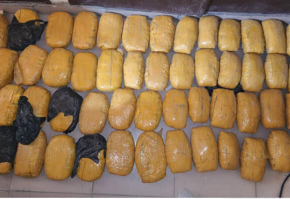 L’OCRTIS intercepte 50 boules de cannabis et 12 500 comprimés d’Exol à l’entrée d’Agadez. Quatre trafiquants arrêtés et présentés au parquet.