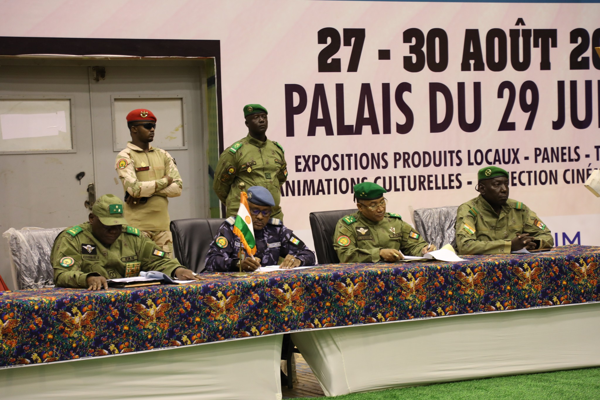 Le ministre Mahaman Elhaji Ousmane a lancé la Semaine du Kawar, célébrant les richesses culturelles et économiques de cette région stratégique du nord du Niger.