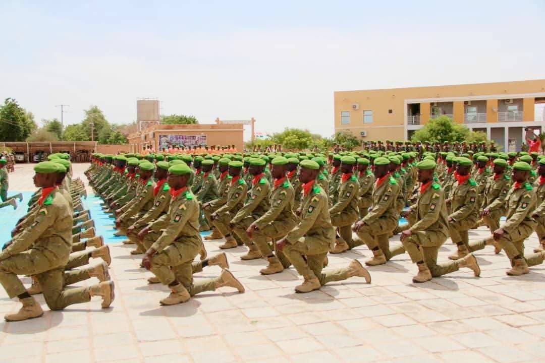 La 17ᵉ promotion de l’ENSOA, baptisée « Adjudant-chef Adamou Nomao Samaïla », marque son entrée officielle dans l’armée nigérienne