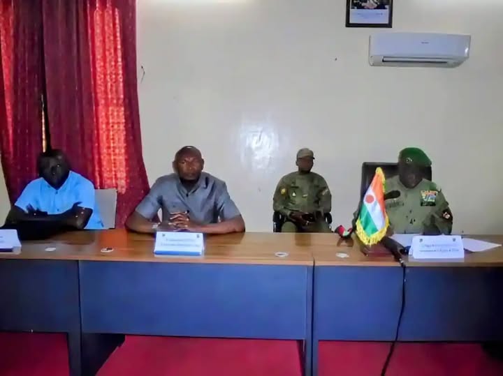 À Dosso, le Comité technique régional d’orientation scolaire et professionnelle Post-BEPC se réunit sous l’égide du Gouverneur pour tracer les parcours éducatifs de plus de 6 000 élèves. Une rencontre stratégique qui incarne la volonté politique de refonder l’école nigérienne autour de l’équité, de la qualité et du rayonnement territorial.