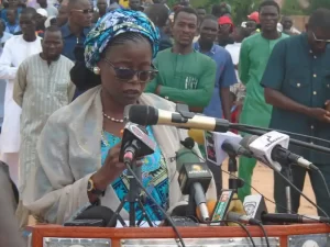 Le Ministre de la Santé du Niger lance la construction d’un Centre de Santé Intégré à Bagagi, avec le soutien de l’UNICEF.