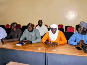 À Dosso, le Comité technique régional d’orientation scolaire et professionnelle Post-BEPC se réunit sous l’égide du Gouverneur pour tracer les parcours éducatifs de plus de 6 000 élèves. Une rencontre stratégique qui incarne la volonté politique de refonder l’école nigérienne autour de l’équité, de la qualité et du rayonnement territorial.