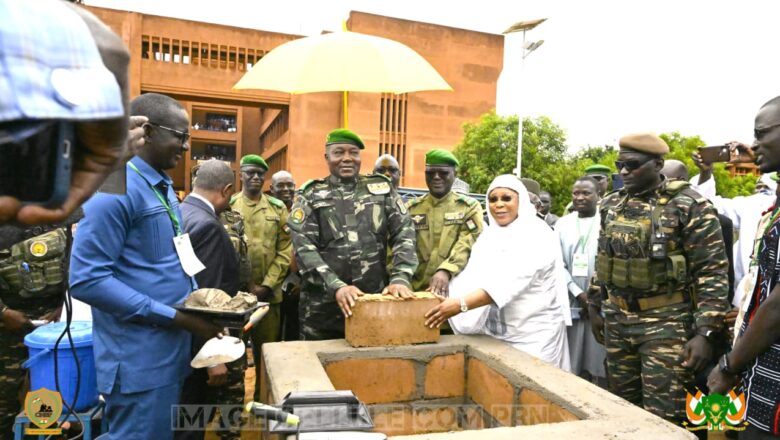Le Niger inaugure la construction d’un centre TEP-SCAN à Niamey, premier du genre en Afrique de l’Ouest, lancé par le président Tiani pour renforcer la lutte contre le cancer et concrétiser sa vision sanitaire nationale.