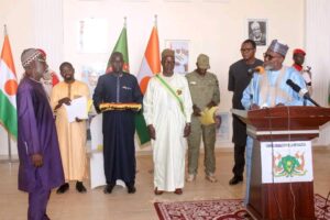 La Médaille de la Souveraineté a honoré les créateurs de l’hymne de l’AES, “Sahel Benkan”, pour leur engagement patriotique et culturel.