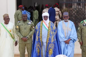 La Médaille de la Souveraineté a honoré les créateurs de l’hymne de l’AES, “Sahel Benkan”, pour leur engagement patriotique et culturel.