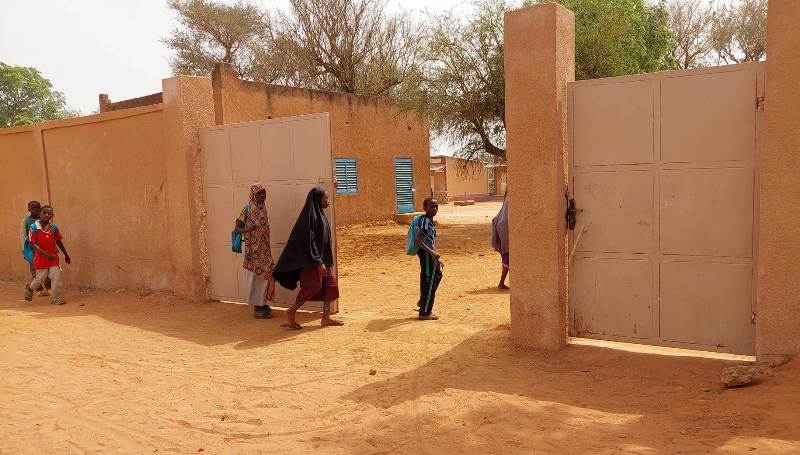 Le Niger instaure une réduction de 20 % sur les frais de scolarité dans les établissements privés dès la rentrée 2025-2026. Une réforme encadrée par décret présidentiel, visant à rendre l’éducation plus accessible sans compromettre sa qualité.