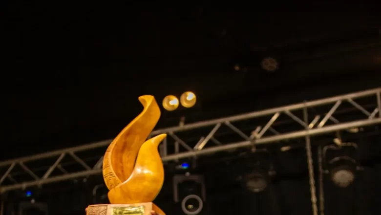 À Ouidah, la culture francophone célèbre ses bâtisseurs : le Niger s’illustre avec éclat grâce à Souley Moutari, lauréat du Grand Prix Cultura Afrique Francophone 2025, pour son œuvre dédiée à la mémoire vivante d’Agadez.