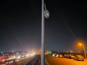À Niamey, les équipes techniques municipales réparent chaque nuit les lampadaires vandalisés, assurant sécurité et modernité. Leur travail appelle à une responsabilité collective pour préserver l’éclairage public, bien commun de tous les citoyens.