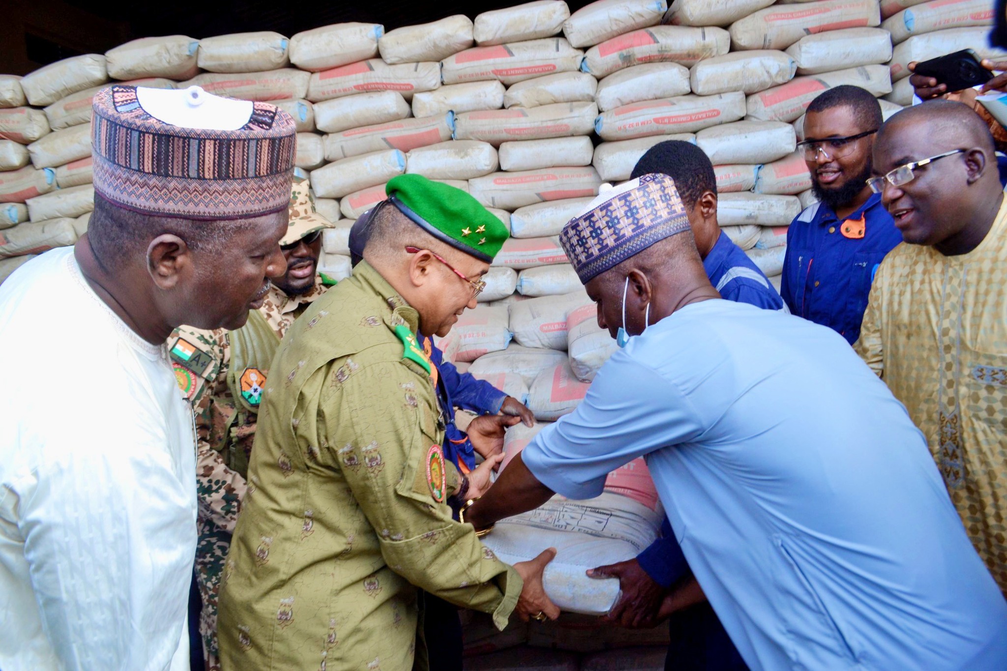 Agadez lance la vente de ciment 32.5 : 2 000 tonnes pour reconstruire, mobiliser et renforcer la solidarité territoriale.