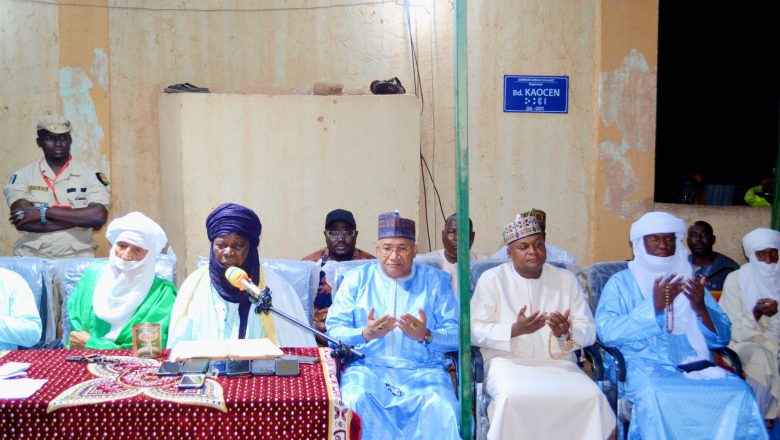La nuit du 4 au 5 septembre 2025, Agadez a célébré le Maouloud 1447 avec ferveur. Le Gouverneur Ibra Boulama Issa a conduit une délégation