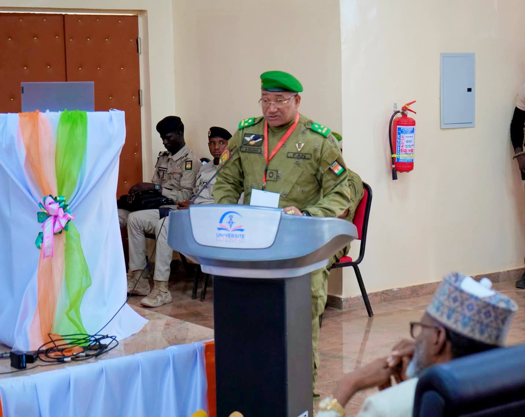 À Tahoua, lors de la Conférence des Cadres de l’Administration Territoriale, le Gouverneur d’Agadez a présenté un bilan ambitieux et une vision stratégique, affirmant le rôle central de sa région dans la refondation et l’unité nationale du Niger.