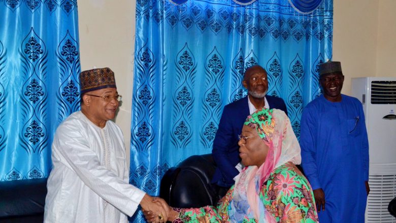 À Agadez, la Directrice Générale de la Nigelec initie une coopération stratégique avec les autorités locales pour renforcer le développement énergétique durable. Cette visite marque un tournant pour l’avenir de la région et du Niger tout entier.