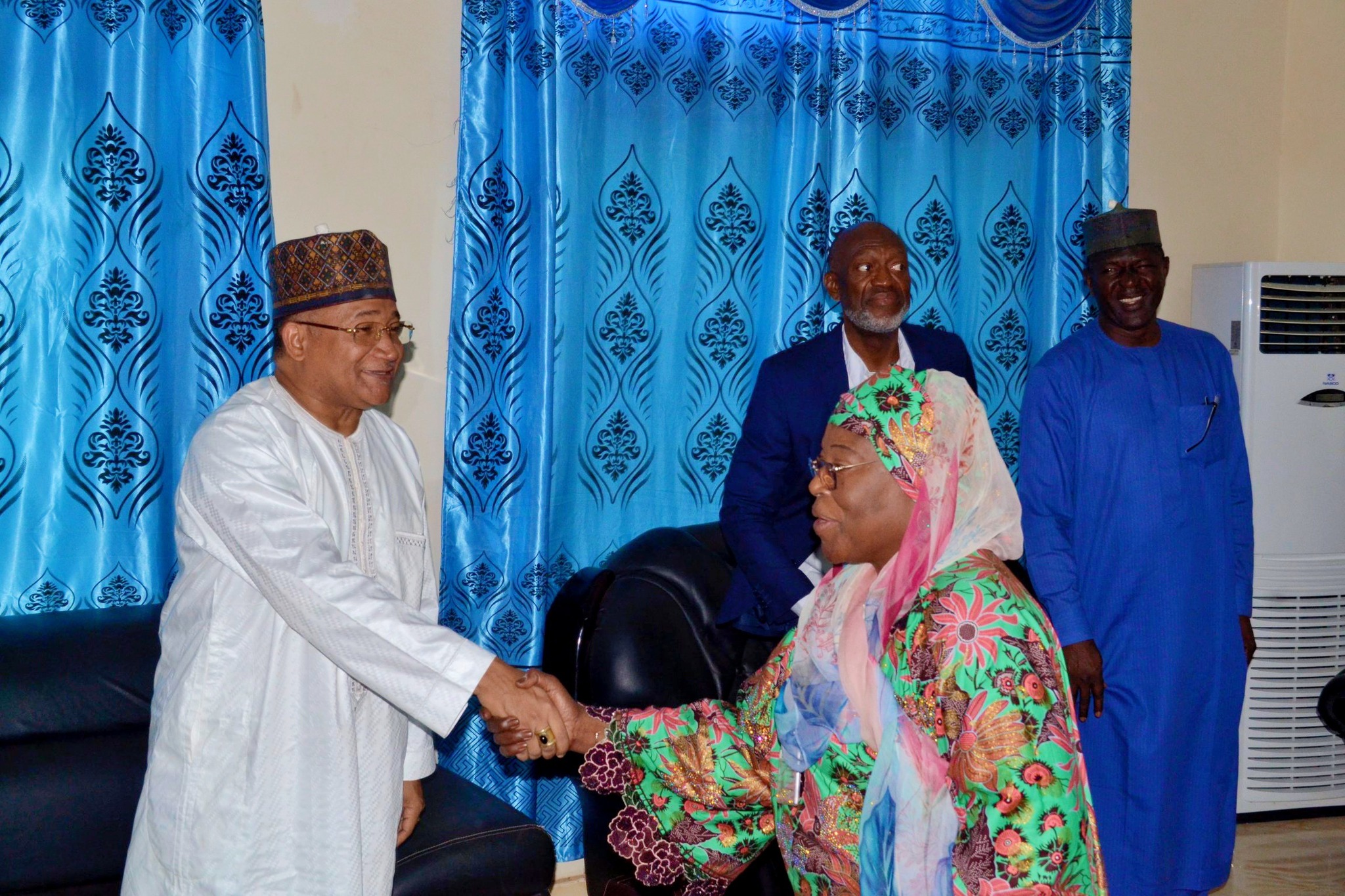 À Agadez, la Directrice Générale de la Nigelec initie une coopération stratégique avec les autorités locales pour renforcer le développement énergétique durable. Cette visite marque un tournant pour l’avenir de la région et du Niger tout entier.