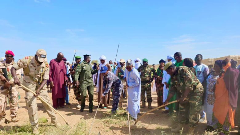 Ingall a organisé une vaste opération de salubrité sur le site de la Cure Salée. Autorités traditionnelles, élus et population se sont unis pour allier patrimoine culturel et protection écologique avant la grande fête pastorale.
