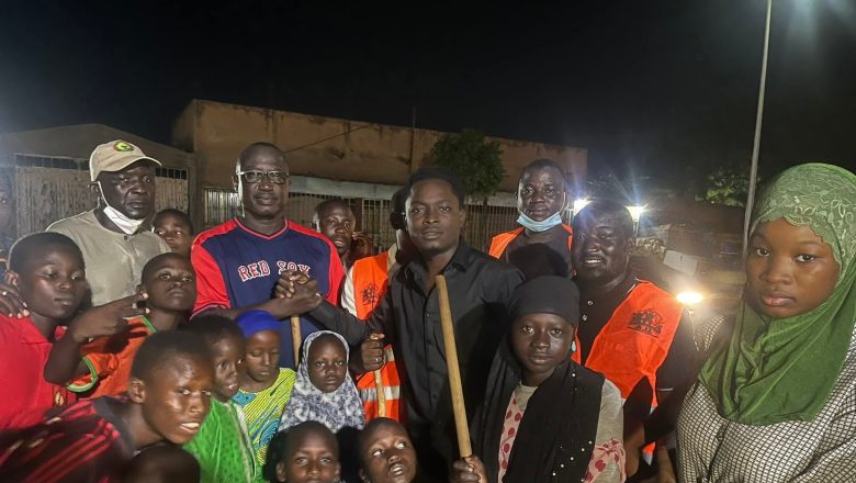 À l'aube, les habitants du quartier Lazaret à Niamey ont lancé une opération de nettoyage citoyenne. Une mobilisation exemplaire qui incarne l’esprit du civisme et la volonté de bâtir une capitale plus propre et solidaire.