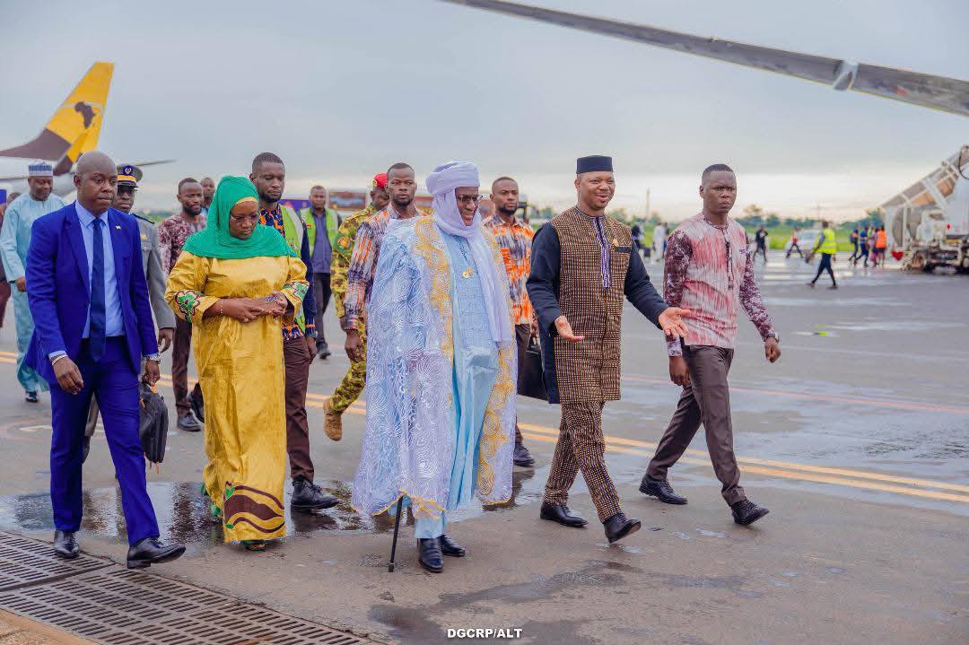 Réunis à Ouagadougou, les présidents des parlements de l’AES travaillent à la création d’un parlement confédéral. Objectif : renforcer l’unité sahélienne face aux défis sécuritaires, climatiques et politiques.