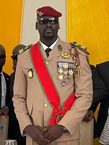 La Guinée organise un référendum constitutionnel crucial ce 21 septembre 2025. En jeu : l’avenir démocratique du pays, une possible candidature de Mamady Doumbouya et des réformes sociales majeures.