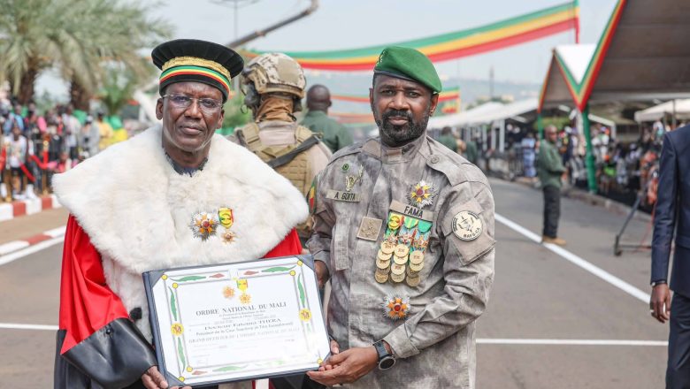 Le Mali a célébré ses 65 ans d’indépendance avec une cérémonie présidée par le Général Goïta. Entre hommage aux héros et appel à la vigilance, cette fête nationale révèle les tensions d’une souveraineté en quête de stabilité.