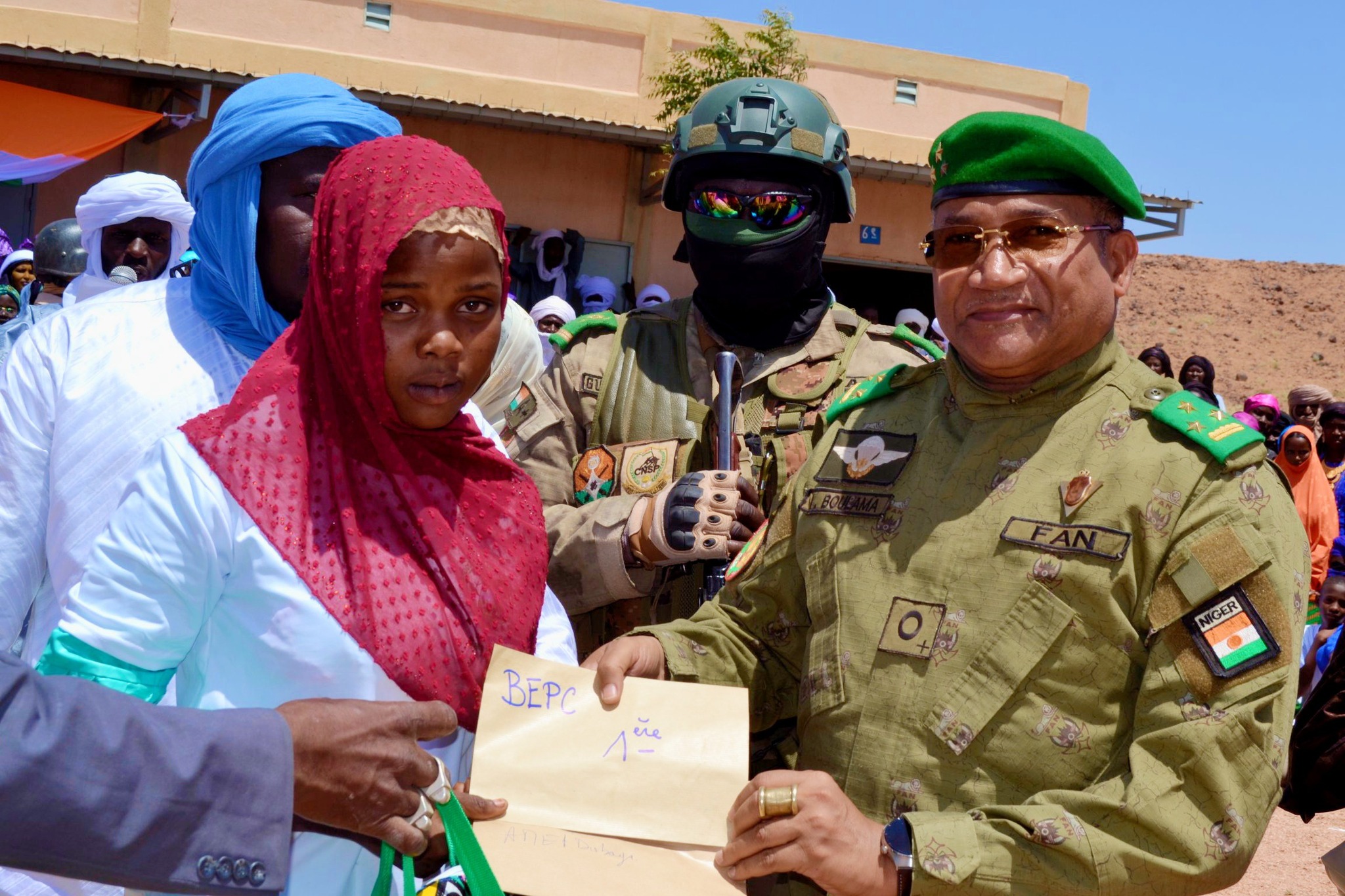 Le Gouverneur d’Agadez, Général Ibra Boulama Issa, a pris part à la quatrième édition de la Fête de l’excellence éducative à Indoudou.