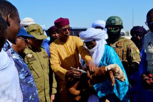  Le Général Ibra Boulama Issa a visité les sites où sont en cours les préparatifs de la Cure salée à Ingall. Ce rendez-vous culturel et pastoral emblématique du Sahara nigérien s’annonce comme un carrefour de résilience, d’économie et de mémoire.