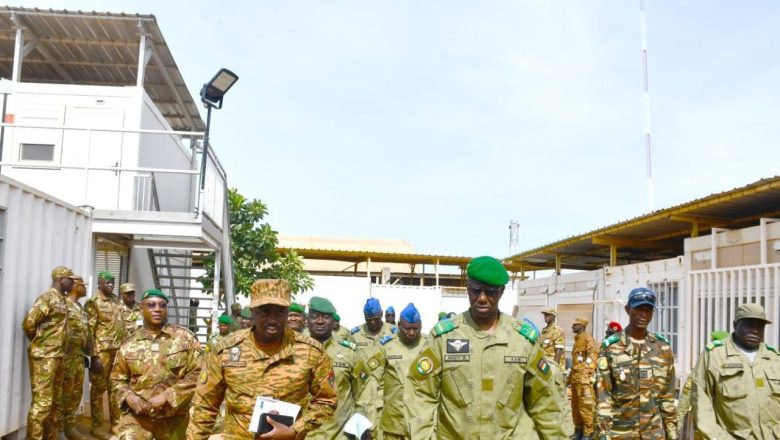 Le Ministre d’État, Ministre de la Défense du Niger, le Général Salifou Mody, a visité le Poste de Commandement de la Force Unifiée de l’AES,
