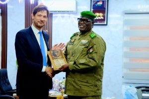 Le Ministre d’État Mohamed Toumba a reçu la délégation de la Banque Mondiale pour finaliser la restructuration du projet WURI-Niger. 