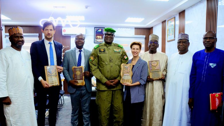Le Ministre d’État Mohamed Toumba a reçu la délégation de la Banque Mondiale pour finaliser la restructuration du projet WURI-Niger.