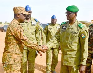 Le Ministre d’État, Ministre de la Défense du Niger, le Général Salifou Mody, a visité le Poste de Commandement de la Force Unifiée de l’AES,