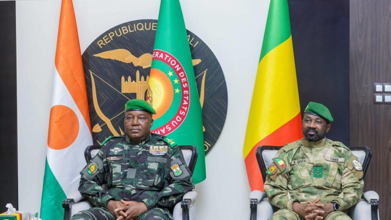 Le Président malien Assimi Goïta a accueilli son homologue nigérien Abdourahamane Tiani à Bamako pour une visite d’amitié et de travail.