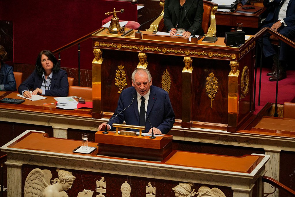 France : Bayrou éjecté, la démocratie fait son cinéma à l’Assemblée
