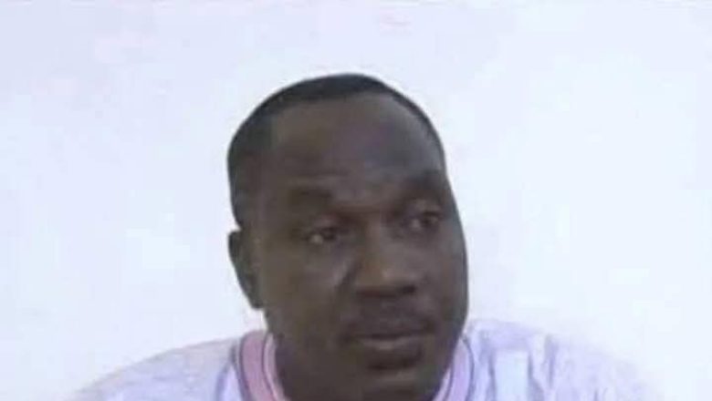 Ali Soumana, directeur de Le Courrier, est emprisonné pour avoir révélé un scandale de trafic de cigarettes impliquant les Douanes et le Premier ministre. Une nouvelle atteinte à la liberté de la presse qui relance le débat sur la répression des journalistes au Niger.