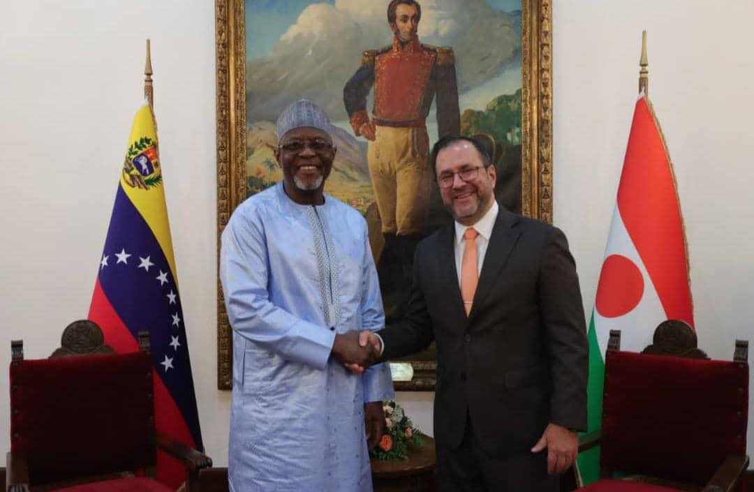 Diplomatie Sud-Sud : Coopération entre le Niger et Venezuela, Yaou Sangaré Bakary en visite officielle à Caracas pour renforcer les partenariats bilatéraux et célébrer 20 ans d’amitié.