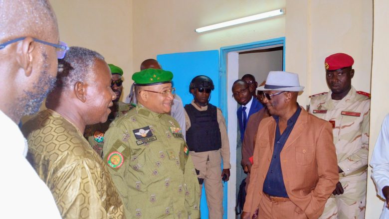 Visite de travail du Ministre de la Formation professionnelle Agadez : Pr Farmo Moumouni évalue les besoins des lycées et centres techniques pour renforcer l’emploi des jeunes.