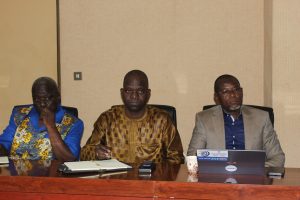 Le ministre Abdoulaye Seydou préside une réunion stratégique pour relancer l’économie nigérienne. Objectifs : diversification industrielle, compétitivité et souveraineté économique.