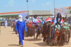 La 58ᵉ Cure Salée à Ingall a réuni ministres, sultans et artisans pour célébrer le patrimoine nomade. Un événement phare qui relance le tourisme culturel au Niger et réaffirme l’unité saharienne face aux défis du climat et de la sécurité.