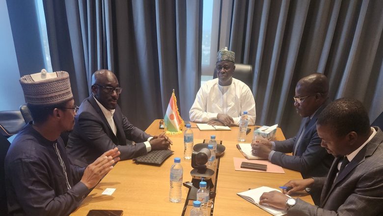 Webb Fontaine GUCE Niger octobre 2025 : rencontre entre le ministre Mamane Sidi et la société Webb Fontaine pour renforcer la digitalisation du commerce extérieur et améliorer le climat des affaires