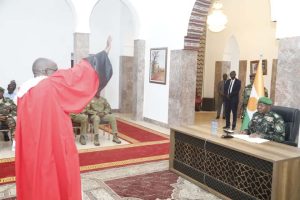 Maazou Adam prête serment comme Procureur Général au Niger. Une nomination stratégique pour renforcer la justice, lutter contre la corruption et consolider l’État de droit en période de transition.