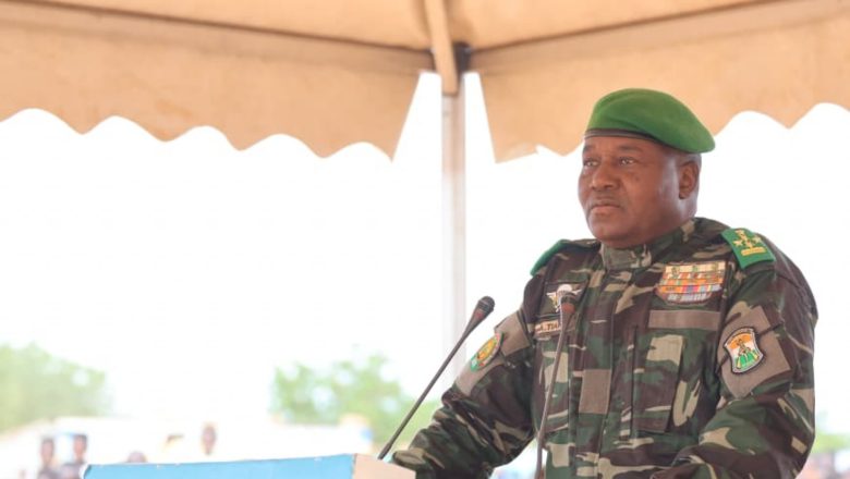 Le Président Tiani électrise Téra lors d’un meeting historique : bain de foule, promesses concrètes, relance des chantiers. Un tournant politique majeur dans la région de Tillabéri, entre ferveur populaire et engagement présidentiel.