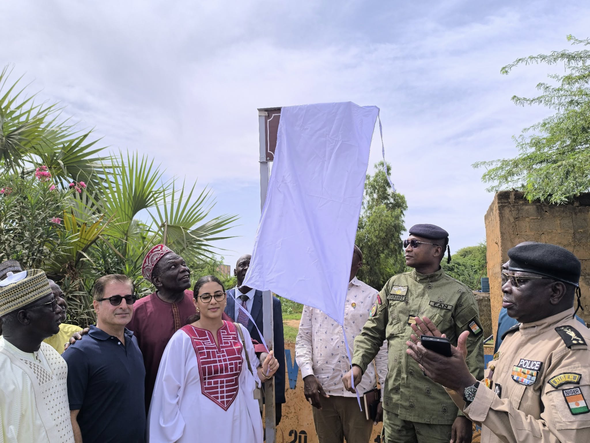 La Ville de Niamey baptise une avenue au nom du Professeur Hamidou Sékou, pionnier de la médecine nigérienne. Un hommage fort à son héritage scientifique et éducatif.