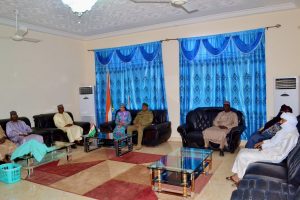 La ministre du Tourisme a effectué une visite de terrain à Agadez et Iférouane en vue de la 17ᵉ édition du Festival de l’Aïr. Objectif : mobiliser les acteurs locaux autour d’une organisation exemplaire et promouvoir le tourisme durable dans le Nord nigérien.
