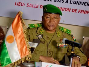 Le Gouverneur d'Agadez, lance un atelier avec l'OIM et l'Université locale pour renforcer la gouvernance  de l'orpaillage 