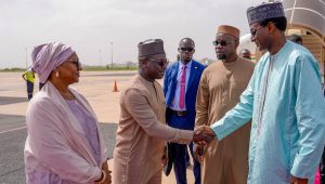 Ali Mahaman Lamine Zeine participe au Forum Invest in Sénégal aux côtés d’Ousmane Sonko. Une visite stratégique qui relance l’axe Niamey-Dakar et renforce la coopération économique régionale.
