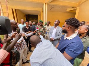 Le Ministre nigérien de la Communication, Adji Ali Salatou, a présidé la remise des prix du concours "Sarkin Waka" pour la musique urbaine, soulignant l'alliance entre culture, jeunesse créative et technologies numériques dans le cadre de la refondation nationale.