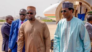 Ali Mahaman Lamine Zeine participe au Forum Invest in Sénégal aux côtés d’Ousmane Sonko. Une visite stratégique qui relance l’axe Niamey-Dakar et renforce la coopération économique régionale.