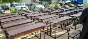 La commune de Maradi consacre 370 millions CFA à l’amélioration des infrastructures scolaires, avec 3 450 pupitres livrés et des salles de classe rénovées pour garantir un cadre d’apprentissage optimal.