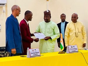Niamey : Rentrée solennelle à l'ESSCOM. Le Ministre Adji Ali Salatou exhorte les étudiants à devenir "levier de développement national" et à contrer la désinformation. Enjeux et ambitions.