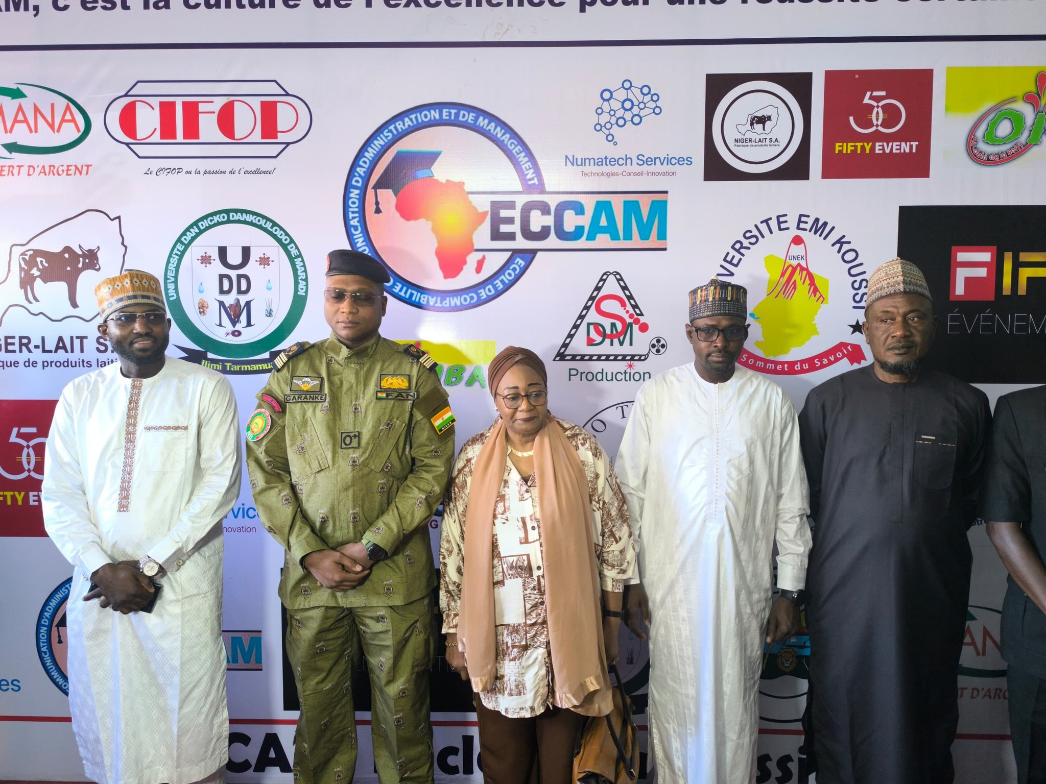 La Ville de Niamey participe à la journée portes ouvertes de l’ECCAM, centrée sur l’entrepreneuriat et l’insertion professionnelle des jeunes. Conférences, échanges et distinctions marquent un engagement fort pour l’employabilité et l’innovation au Niger.