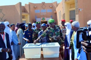À Agadez, le Niger lance officiellement le Fonds de Solidarité pour la Sauvegarde de la Patrie (FSSP), avec l’appel “100 F pour l’avenir”. Une mobilisation citoyenne massive soutient l’armée face aux menaces sécuritaires dans le Sahel.